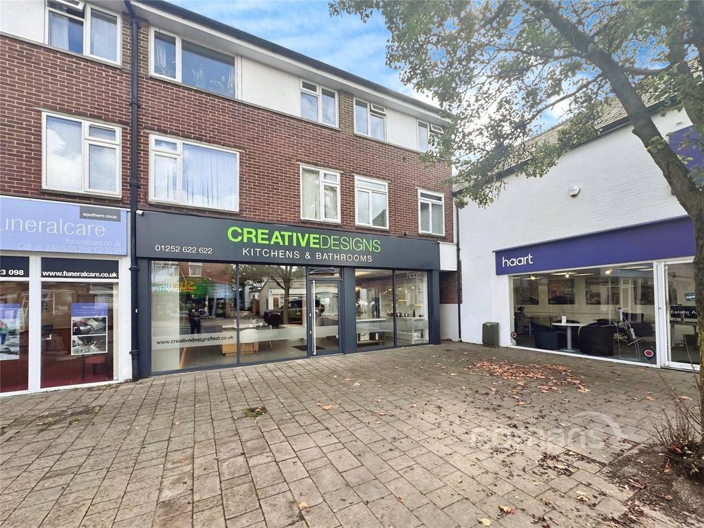 Fleet Road, Fleet, GU51 2 bed house - £1,300 pcm (£300 pw)