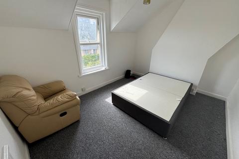 3 bedroom house share to rent, Northcote Road, Bournemouth, BH1