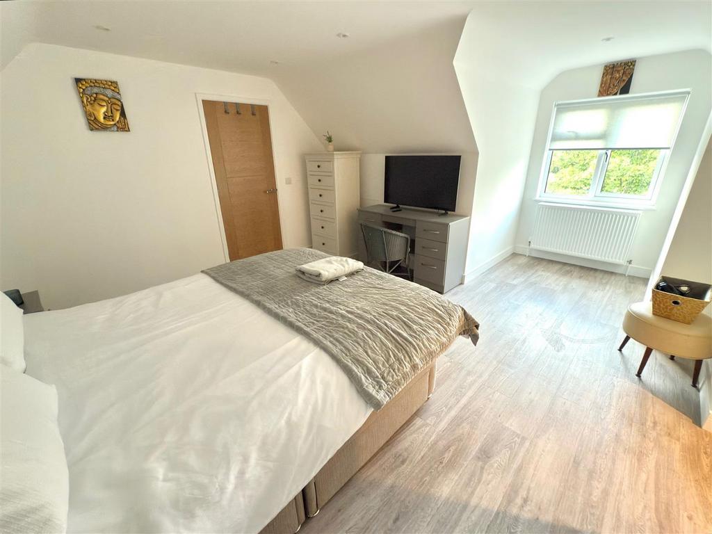 MASTER BEDROOM.jpg