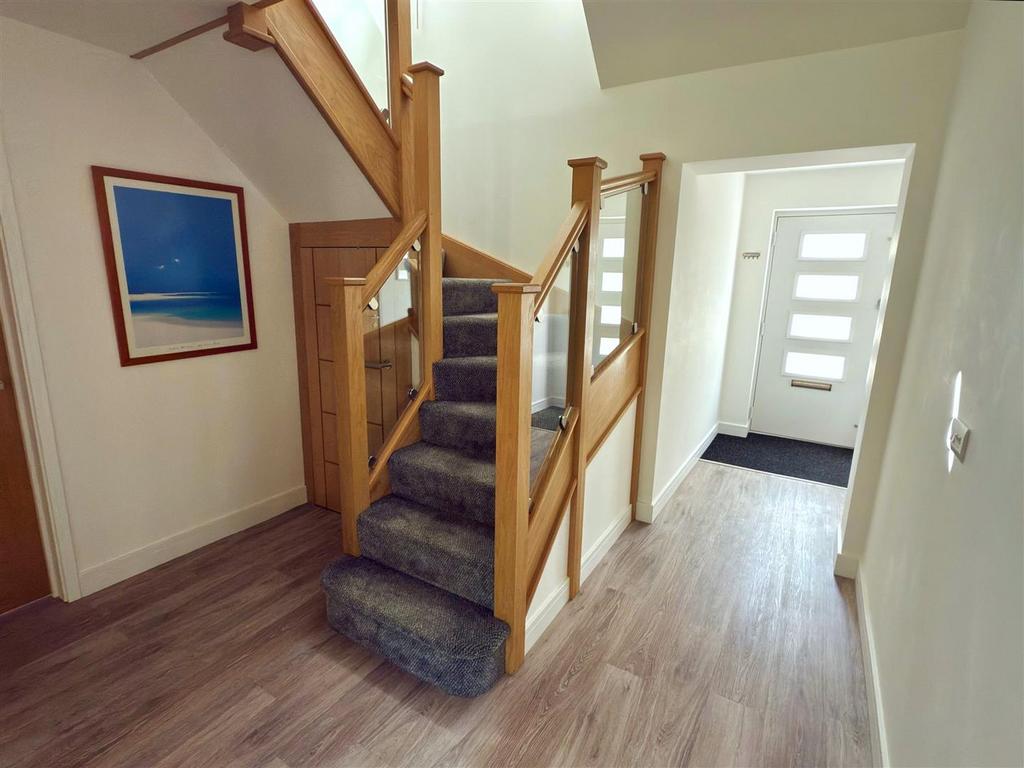 HALLWAY.jpg