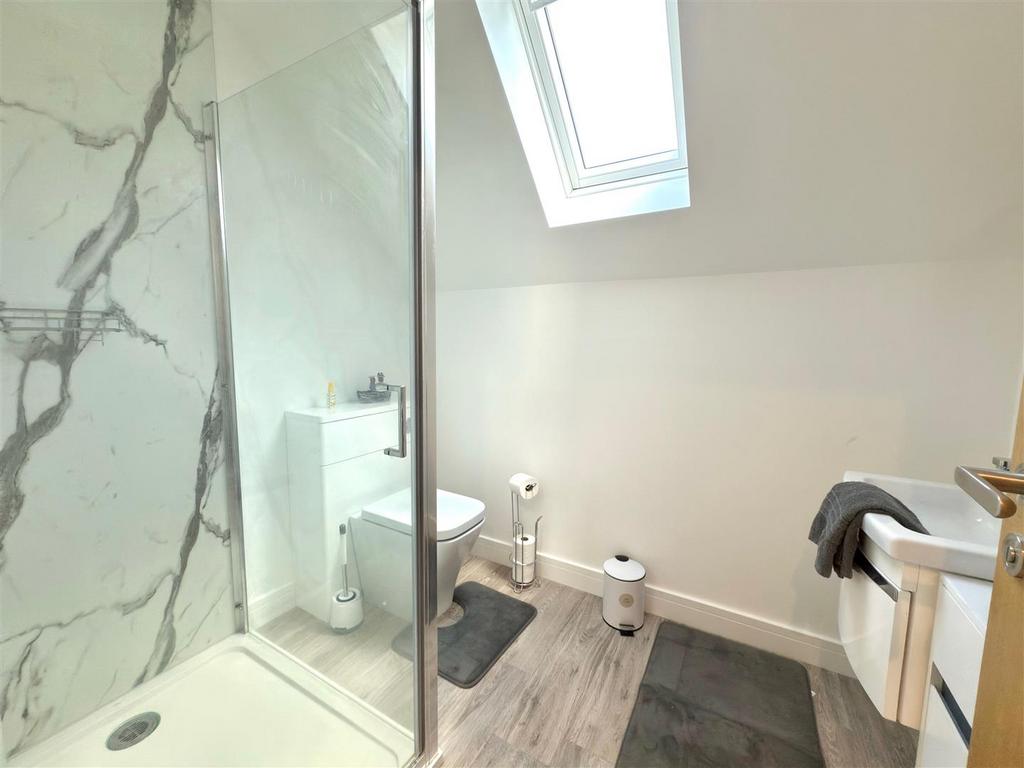 EN SUITE MASTER BEDROOM.jpg