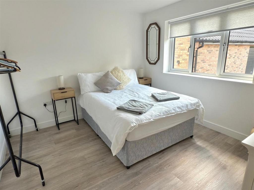 Bed 2.jpg
