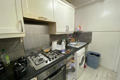 39 Halstead Place, Bradford, BD7 3LY