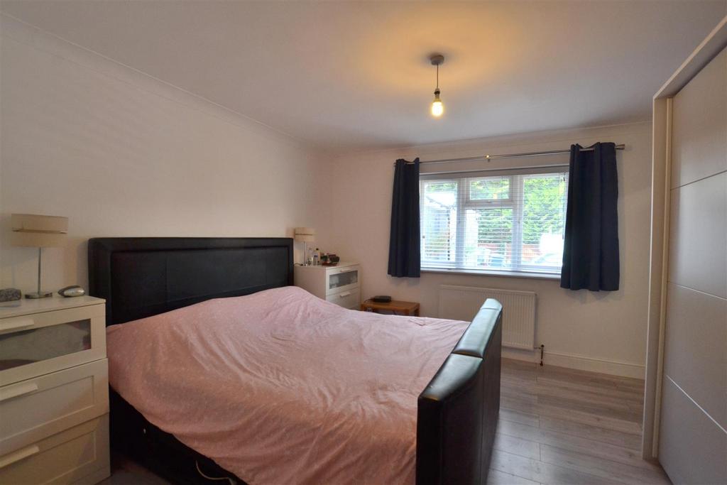 Bedroom .1.JPG