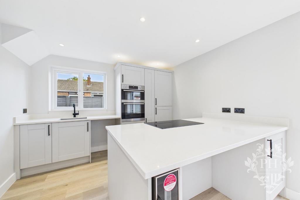 Kitchen 2/3