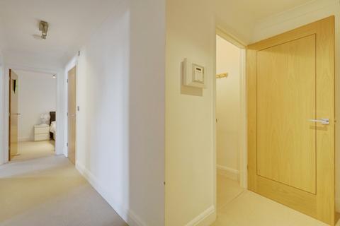 2 bedroom flat for sale, High Street, Benfleet, SS7