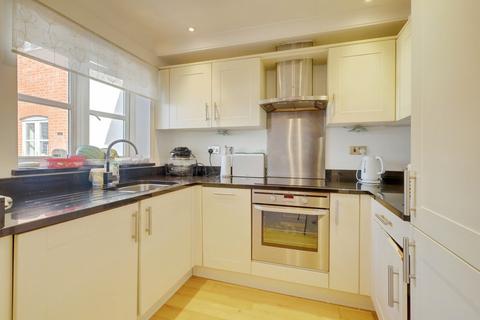 2 bedroom flat for sale, High Street, Benfleet, SS7