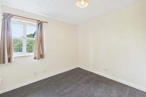 2 bedroom flat for sale, Friarscroft Way, Aylesbury HP20