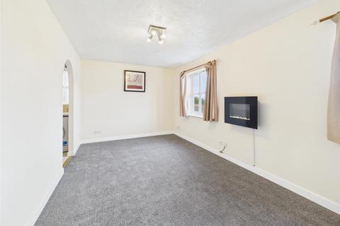 2 bedroom flat for sale, Friarscroft Way, Aylesbury HP20