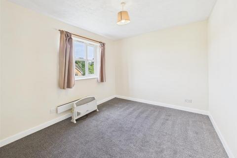 2 bedroom flat for sale, Friarscroft Way, Aylesbury HP20