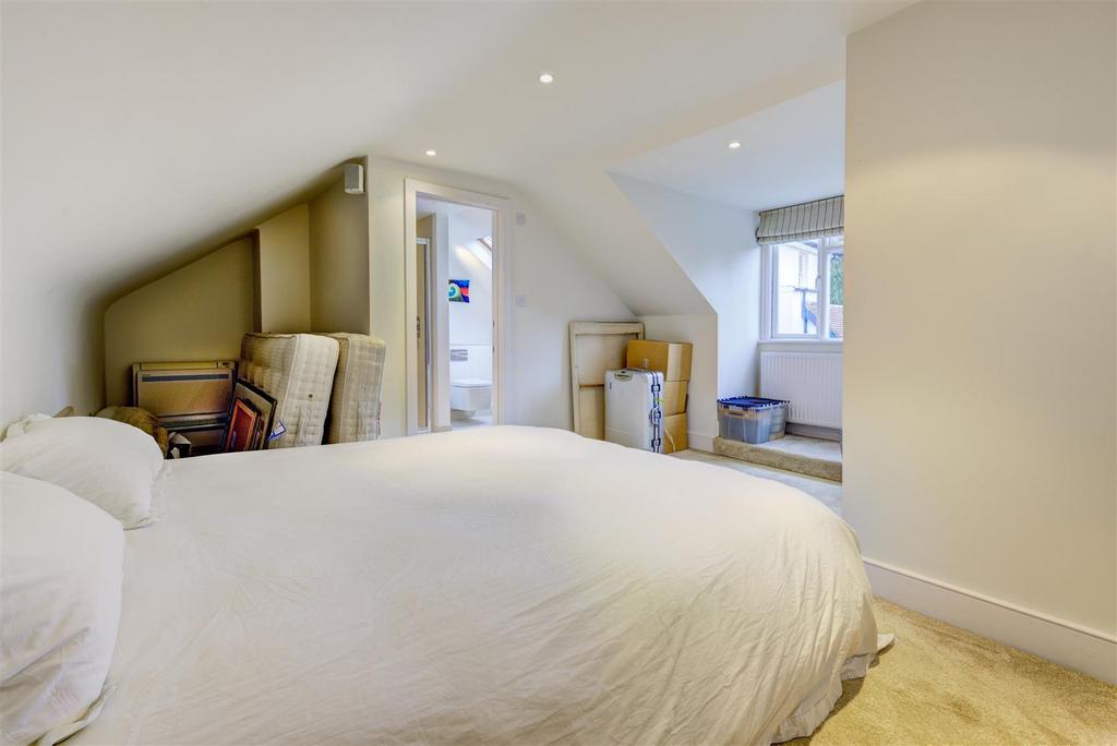 D0398 5 the village nw3 top Bed.jpg