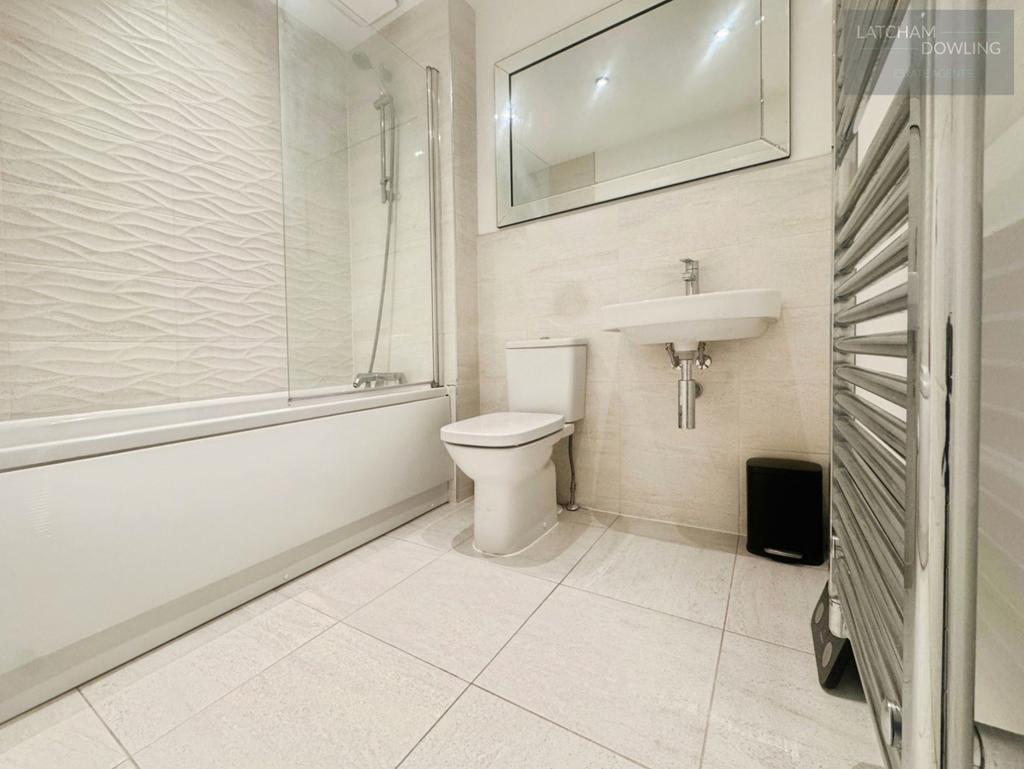 Pbox-bathroom-331242.jpg