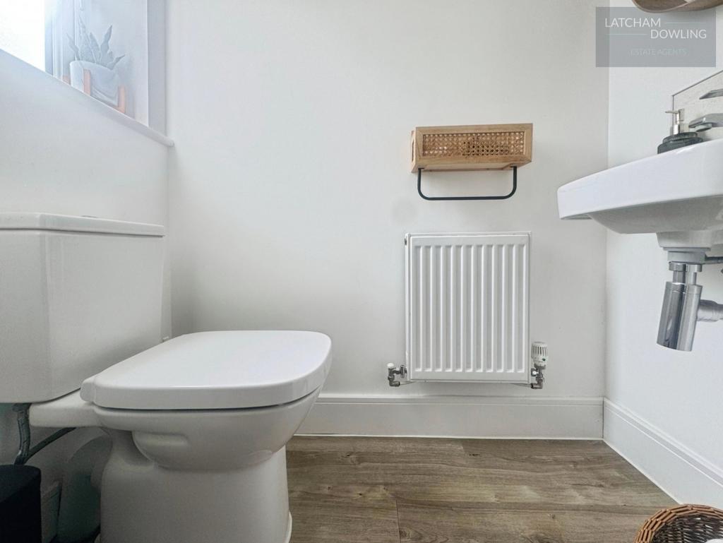 Pbox-bathroom-331242.jpg