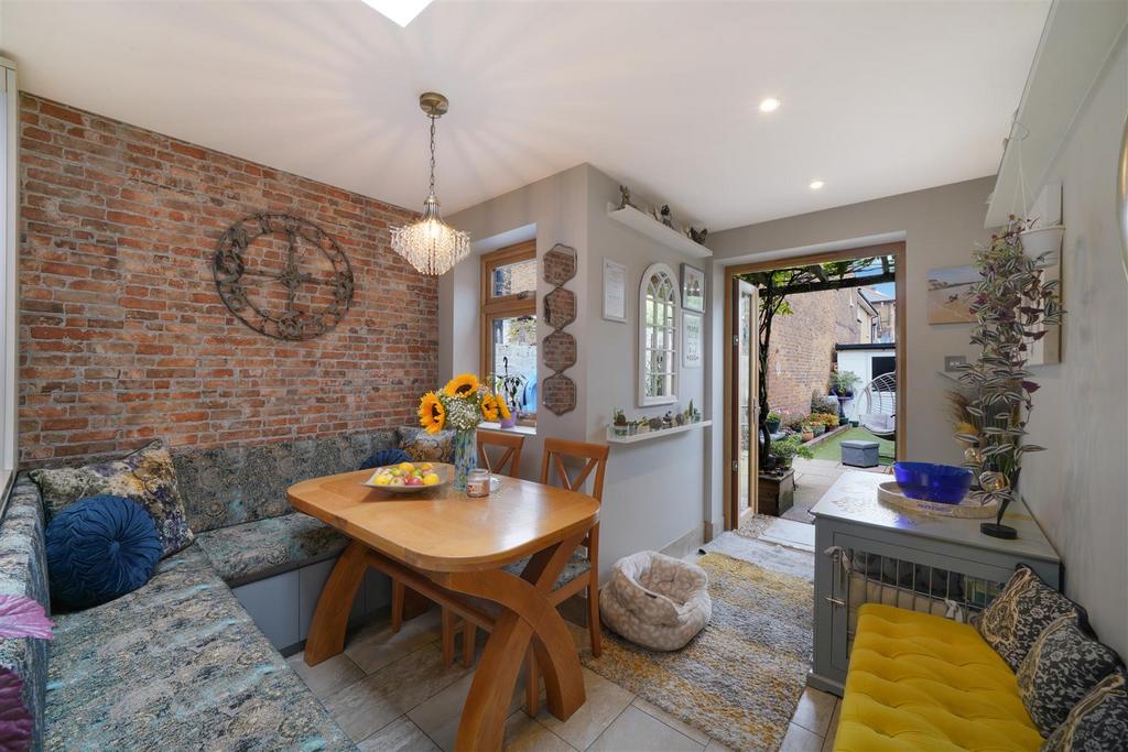 922 Harrow Road - c6 Wb Yz Xl WG7h HNY5z Mw F.jpg