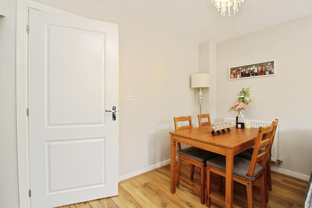 Pbox-dining room-332432.JPG