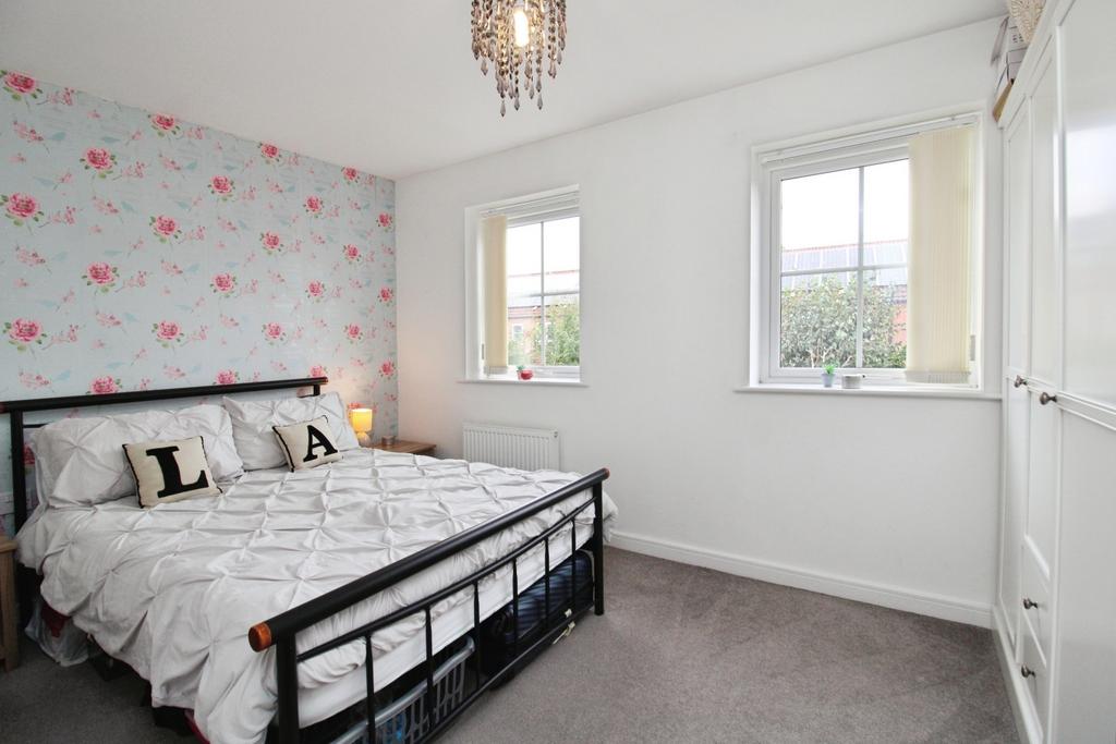 Pbox-bedroom-332432.JPG
