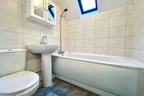 1 bedroom maisonette to rent, Torrington Place, London E1W