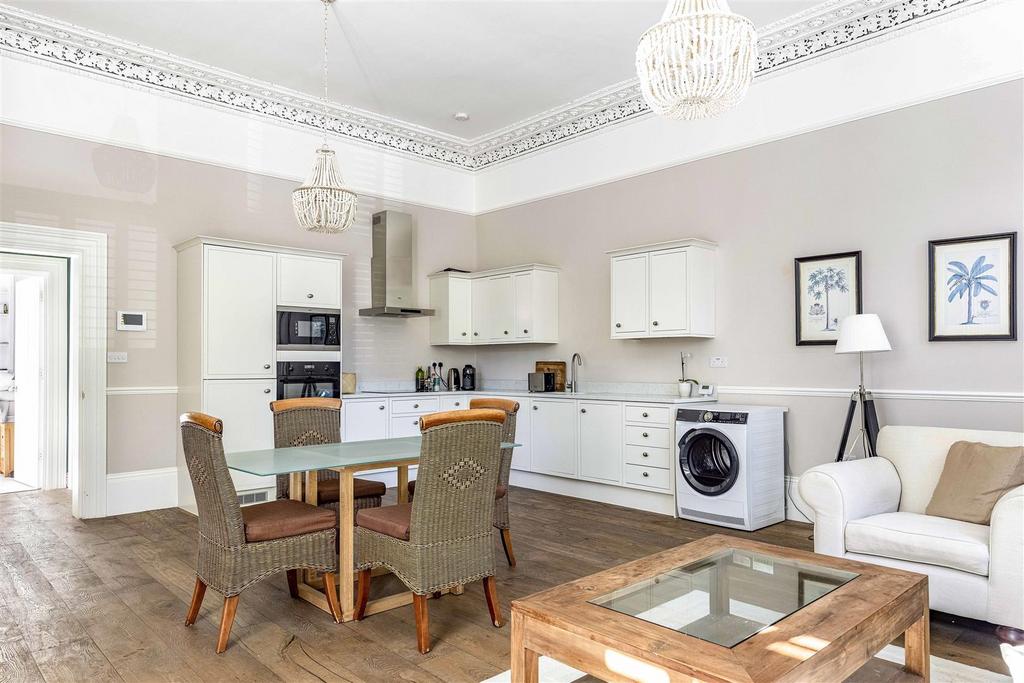 Kitchen/Dining Area