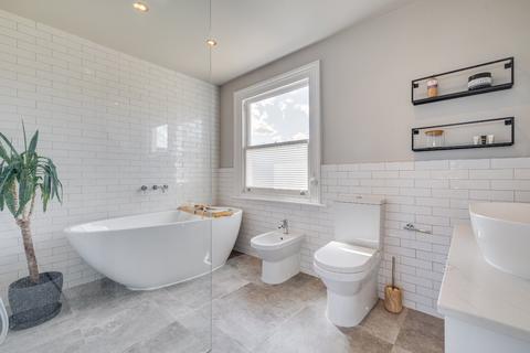 3 bedroom flat for sale, Radipole Road, Parsons Green, London