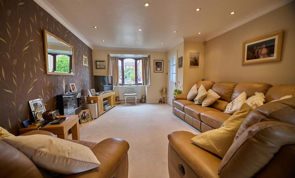 Lounge to Front