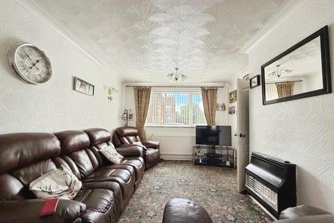2 bedroom end of terrace house for sale, Westwell Grove, Leigh