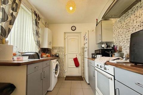 2 bedroom end of terrace house for sale, Westwell Grove, Leigh