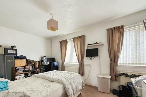 2 bedroom end of terrace house for sale, Westwell Grove, Leigh
