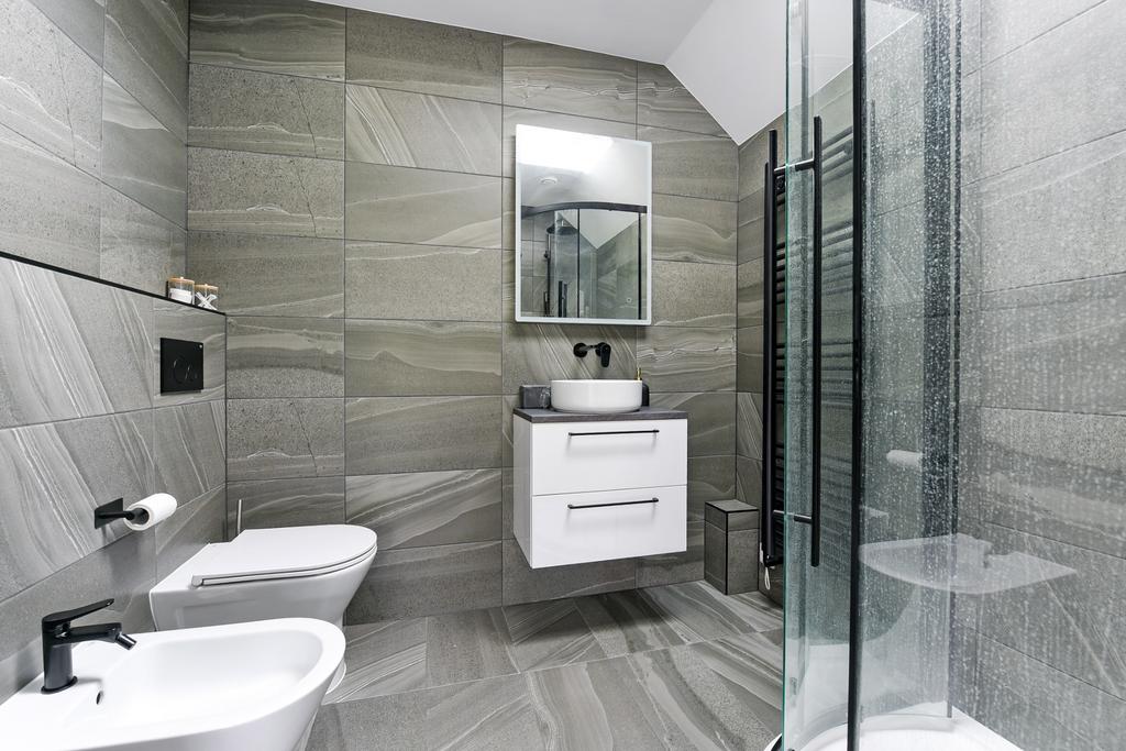En-Suite 2