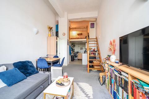 1 bedroom flat for sale, Lexington Building, Bow Quarter, London, E3
