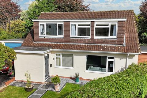 5 Lower Close, Halberton, Tiverton, EX16 7BA