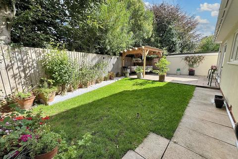 5 Lower Close, Halberton, Tiverton, EX16 7BA