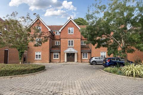 2 bedroom flat for sale, Wychwood Place, Winchester, Hampshire, SO22