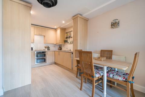 2 bedroom flat for sale, Wychwood Place, Winchester, Hampshire, SO22