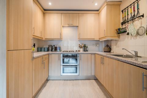 2 bedroom flat for sale, Wychwood Place, Winchester, Hampshire, SO22
