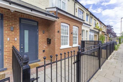 1 bedroom flat to rent, Bear Road, Hanworth TW13