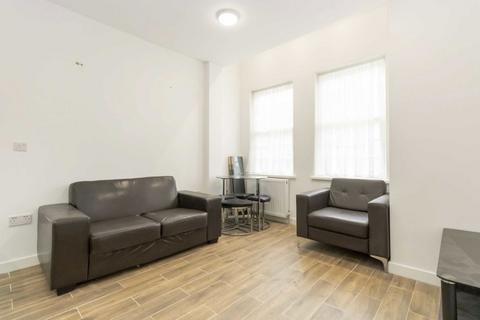 1 bedroom flat to rent, Bear Road, Hanworth TW13