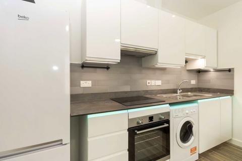 1 bedroom flat to rent, Bear Road, Hanworth TW13