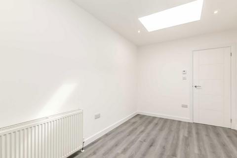 1 bedroom flat to rent, Runnymede Road, Twickenham TW2