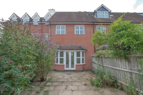 3 bedroom terraced house to rent, Rutherway, Oxford