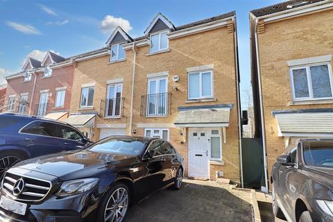 43 Wordsworth Gardens, Borehamwood, WD6 2AB