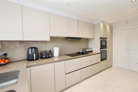 43 Wordsworth Gardens, Borehamwood, WD6 2AB