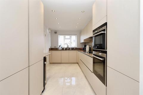 43 Wordsworth Gardens, Borehamwood, WD6 2AB