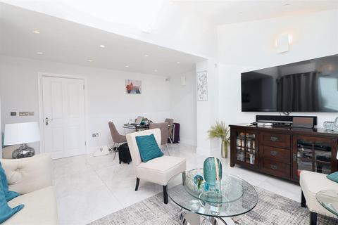 43 Wordsworth Gardens, Borehamwood, WD6 2AB