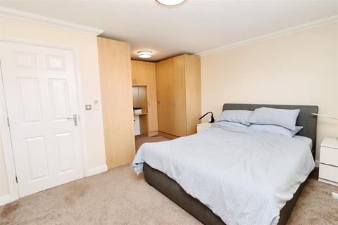 43 Wordsworth Gardens, Borehamwood, WD6 2AB