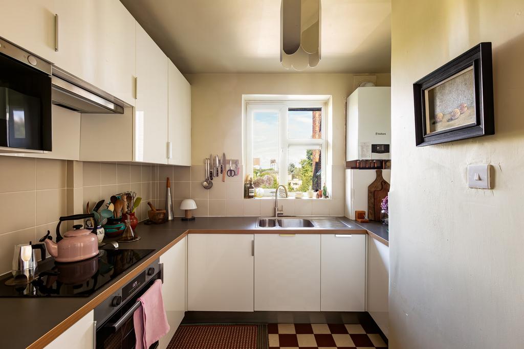 307528 - 25 8 TMH E8 4 HQ11666-Edit.jpg