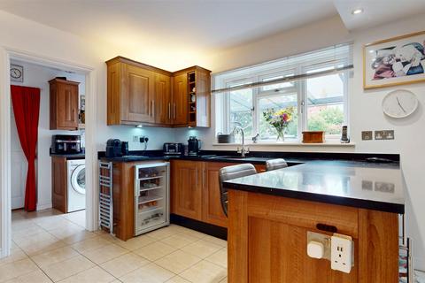 5 bedroom detached house for sale, Bowland Drive, Emerson Valley, Milton Keynes