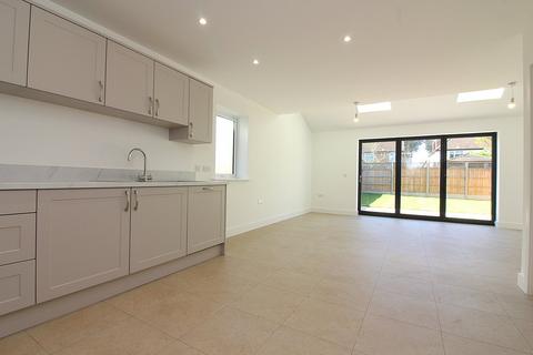 3 bedroom detached house for sale, Meadow Way, Stotfold, Hitchin, SG5