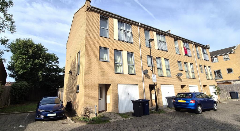 4 bedroom Town House