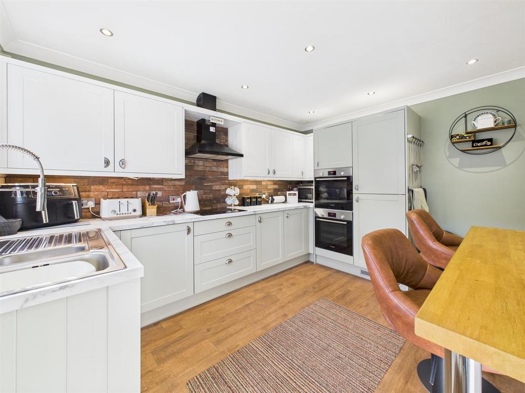 Kitchen: