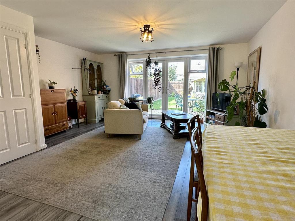 Living room/dining